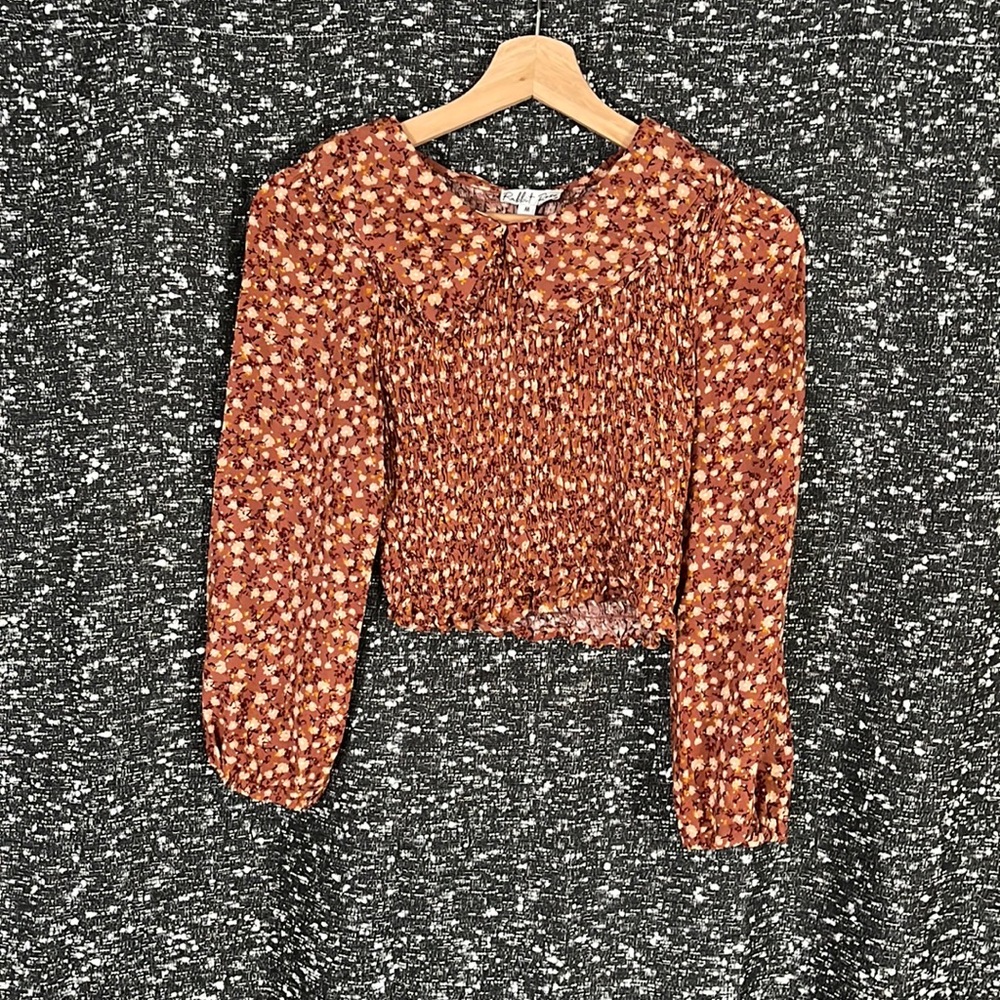 Rabbit Rose floral blouse in medium with a very sweet collar. Perfectly cute!